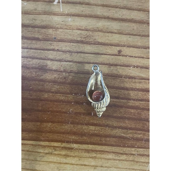 Vintage Gold Shell Pendant with Real Goldstone - Picture 4 of 7